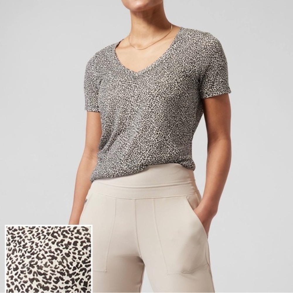 Athleta v neck tee